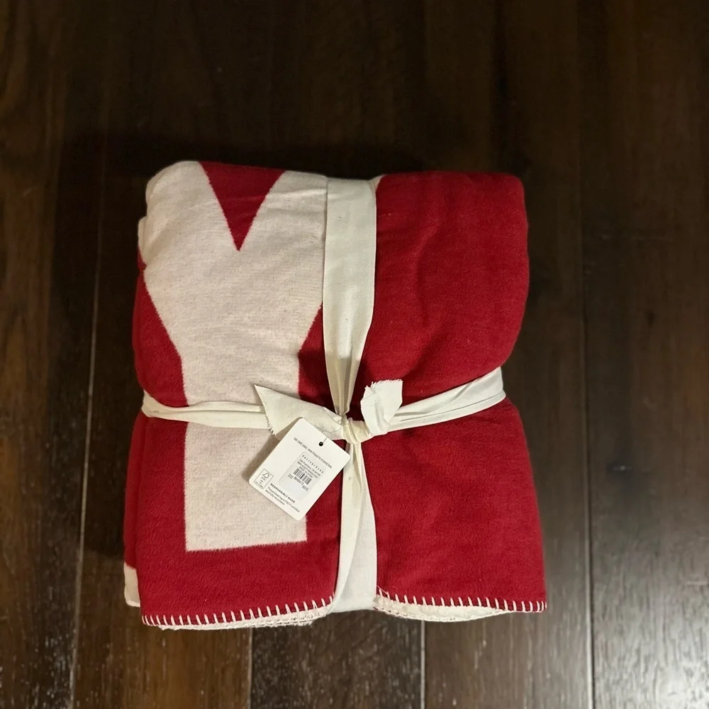 🎸Pottery Barn🎸🔥NWT🔥”Merry